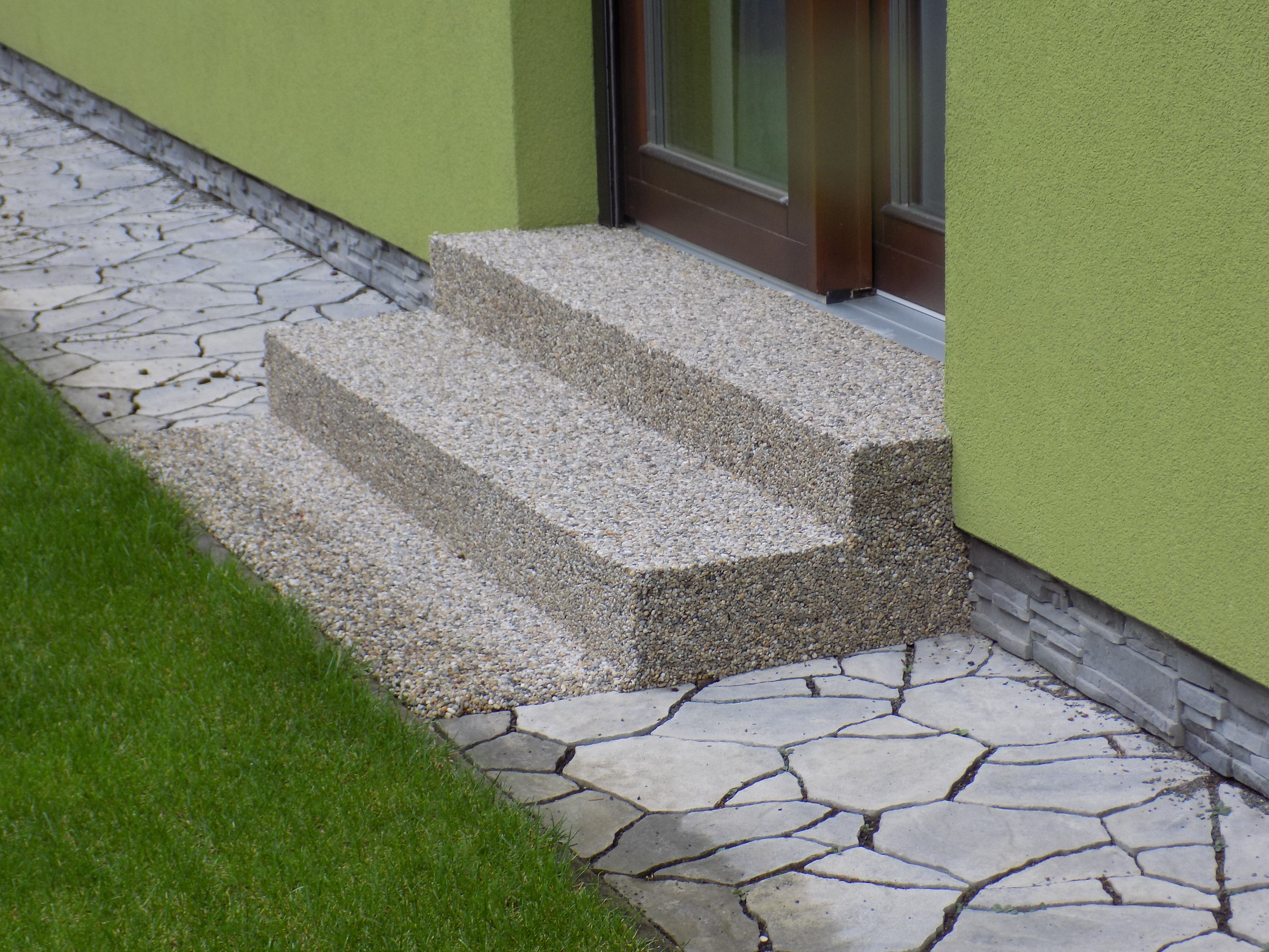 Je kamenný koberec Naturestone samonosný?